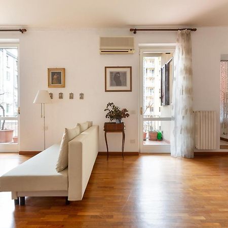 Cozy Apt With Balcony - Porta Romana District Milaan Buitenkant foto