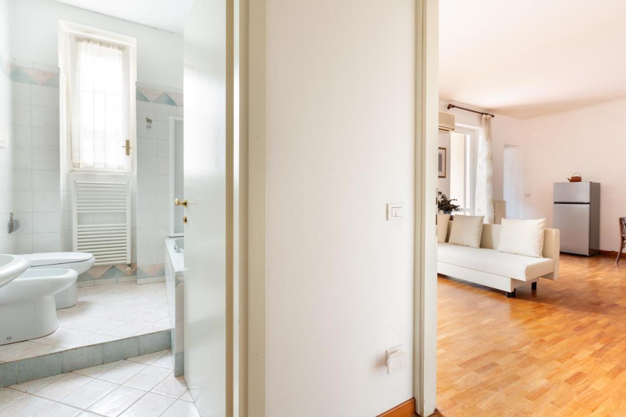 Cozy Apt With Balcony - Porta Romana District Milaan Buitenkant foto